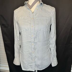 Blue / white striped button up shirt‎